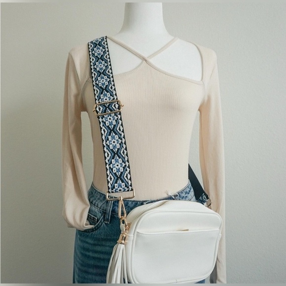 Threaded pear aztec blue guitar strap rose gold hardware crossbody bag in white - Picture 4 of 4